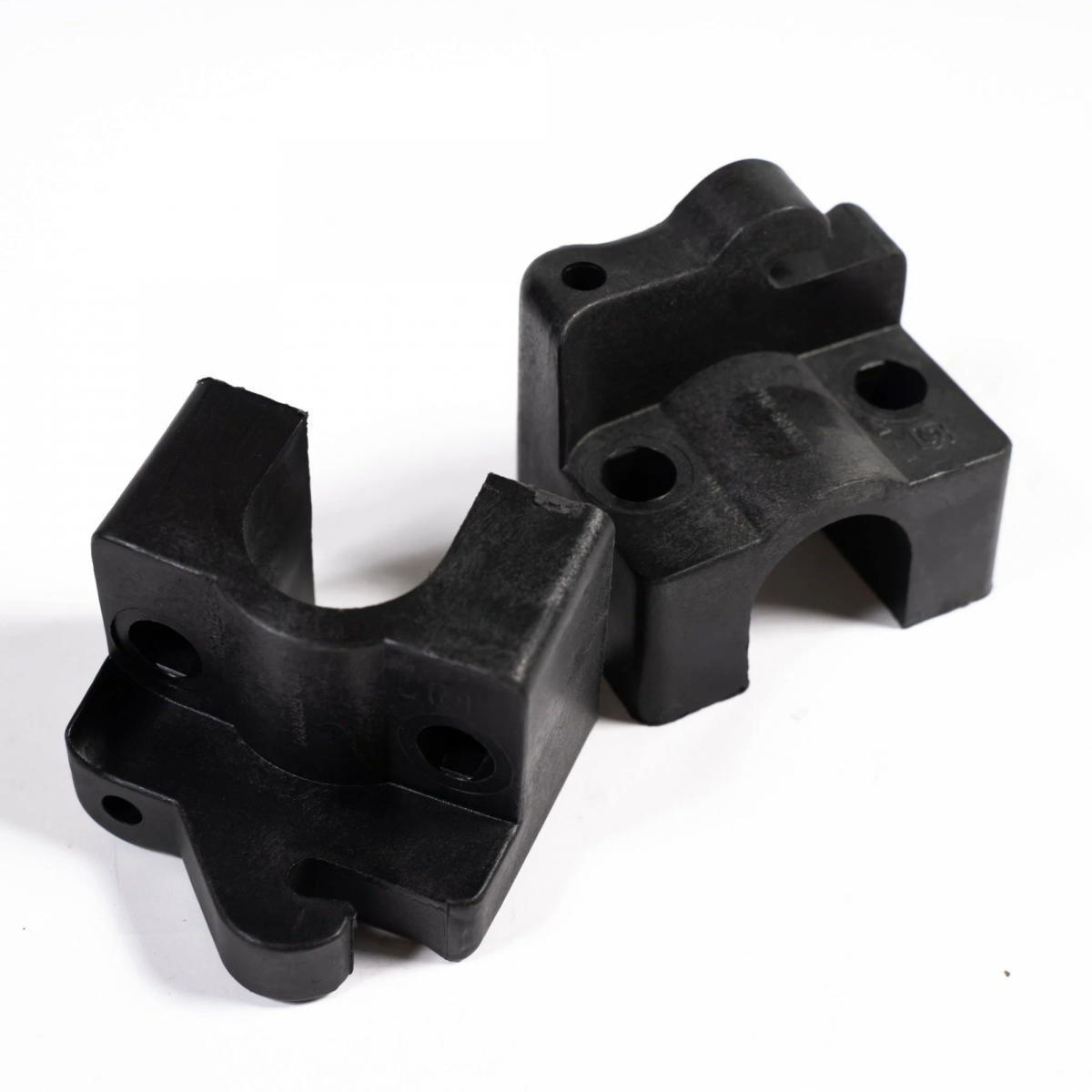 Кронштейн креп.перед.сиденья (Кубик) пара 2110-6810024(25) Сызрань Кронштейн креп.перед.сиденья (Кубик) пара 2110-6810024(25) Сызрань